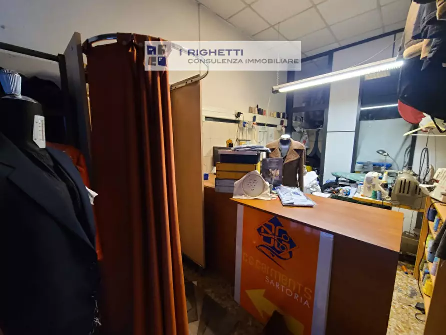 Immagine 1 di Negozio in vendita  in Viale Cristoforo Colombo a Verona