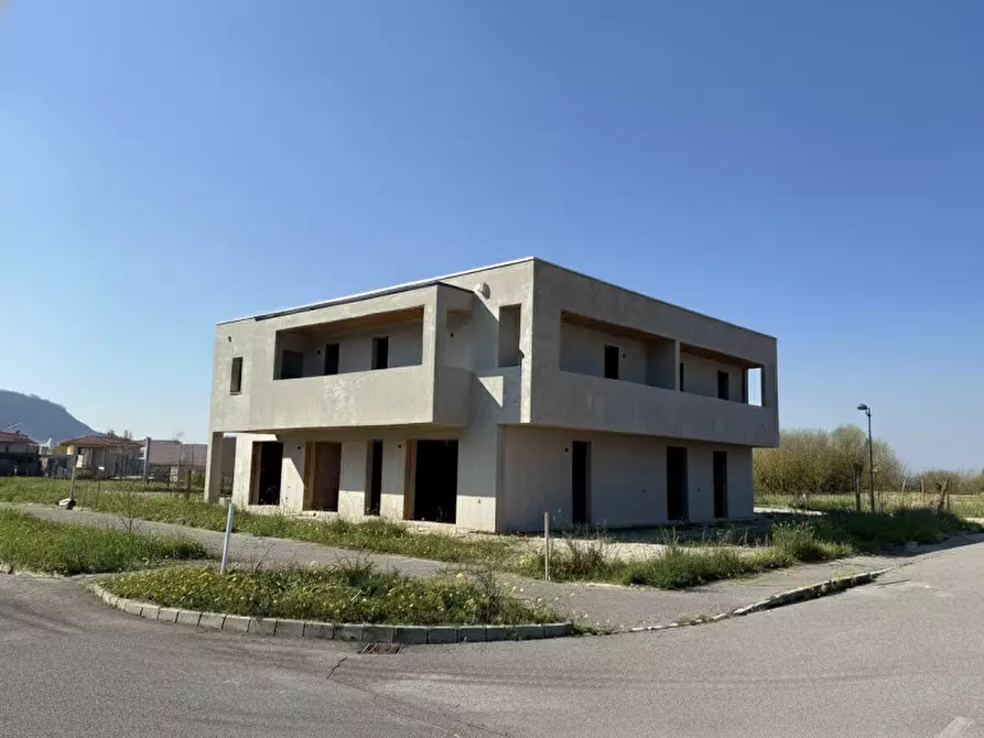 Immagine 2 di Casa trifamiliare in vendita  in PIAZZA LIBERAZIONE a Vo