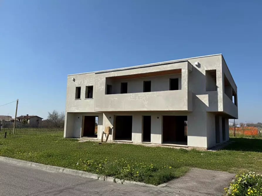 Immagine 3 di Casa trifamiliare in vendita  in PIAZZA LIBERAZIONE a Vo