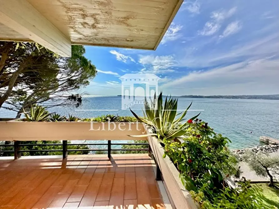 Immagine 5 di Appartamento in vendita  in Corso Zanardelli a Gardone Riviera