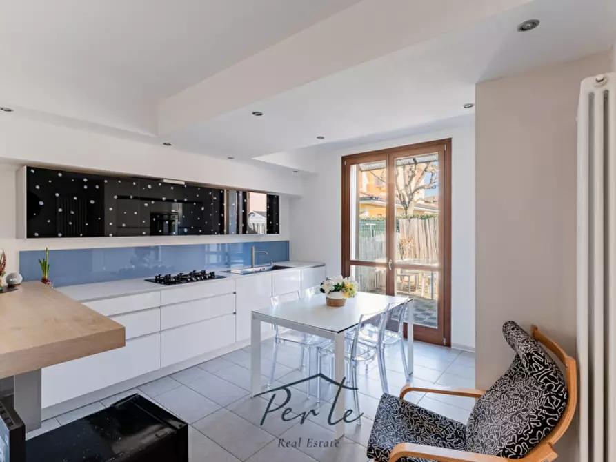 Immagine 2 di Villa in vendita  in Via Martin Luther King 4 a Curtatone