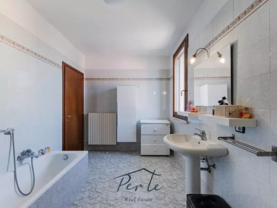 Immagine 18 di Villa in vendita  in Via Martin Luther King 4 a Curtatone