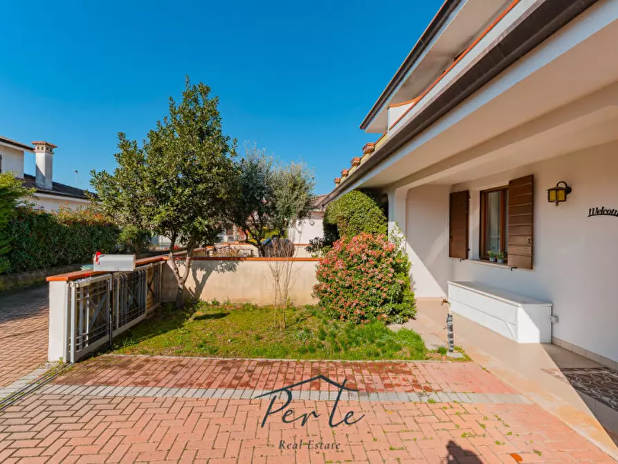 Immagine 22 di Villa in vendita  in Via Martin Luther King 4 a Curtatone