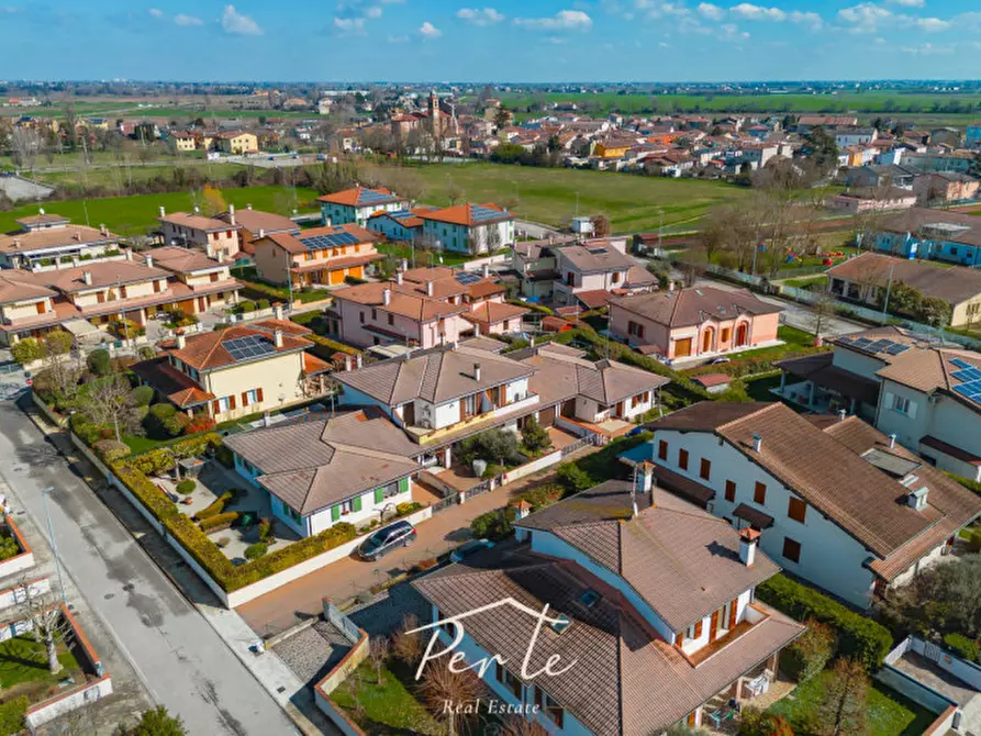 Immagine 25 di Villa in vendita  in Via Martin Luther King 4 a Curtatone