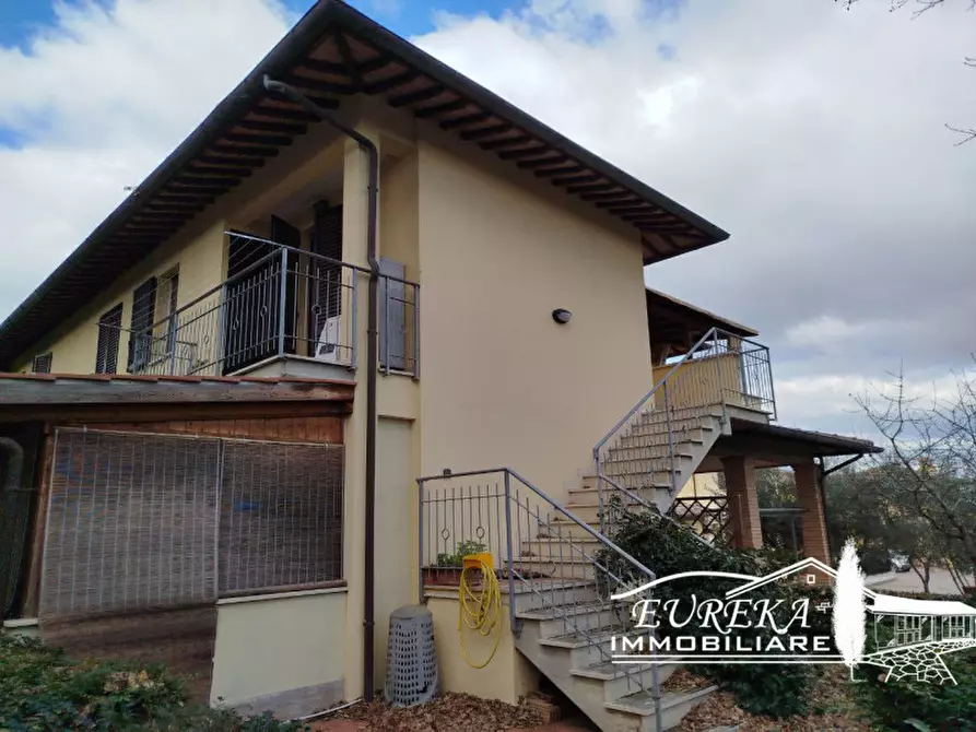 Immagine 1 di Appartamento in vendita  in via del giglio a Castiglione Del Lago