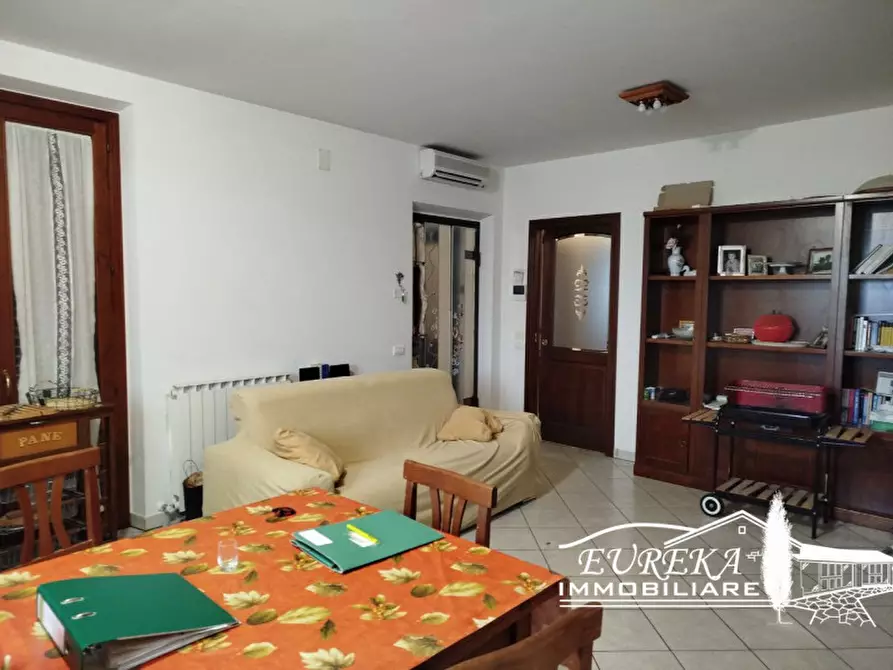 Immagine 6 di Appartamento in vendita  in via del giglio a Castiglione Del Lago