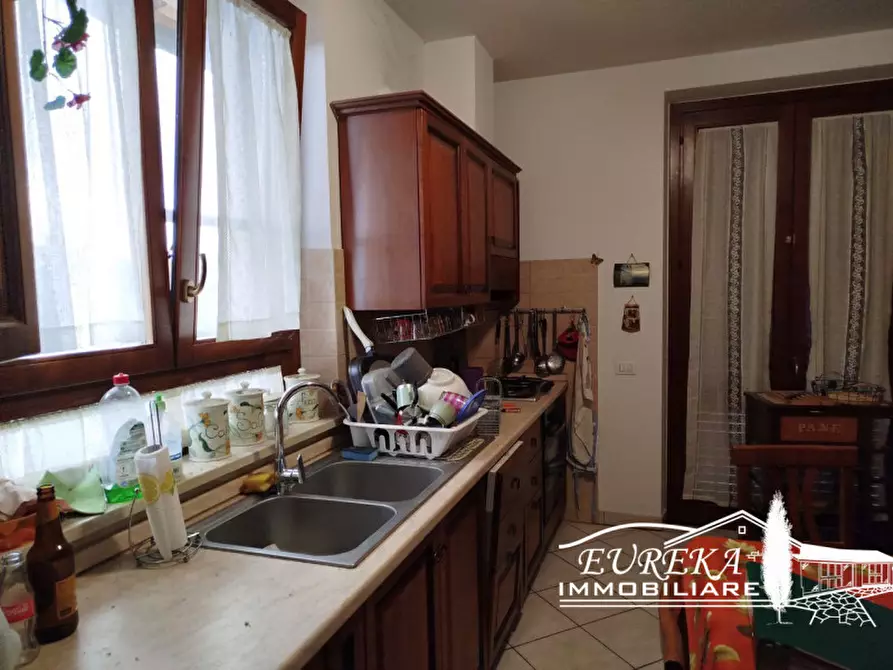 Immagine 7 di Appartamento in vendita  in via del giglio a Castiglione Del Lago