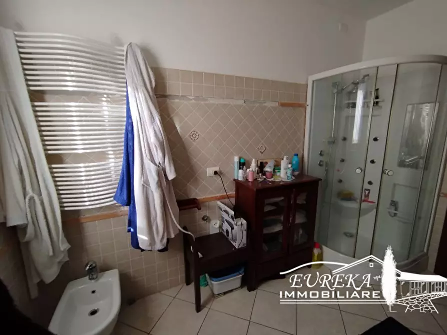 Immagine 15 di Appartamento in vendita  in via del giglio a Castiglione Del Lago