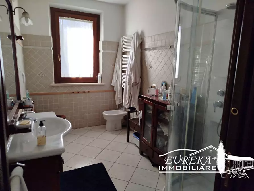 Immagine 17 di Appartamento in vendita  in via del giglio a Castiglione Del Lago