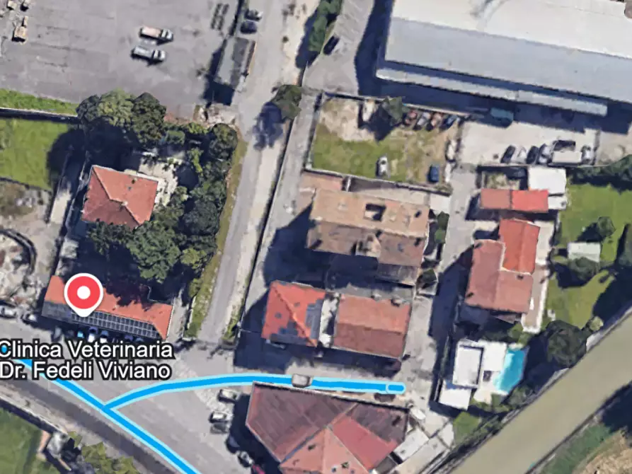 Immagine 2 di Garage in vendita  in Via Basso Acquar 127/b a Verona