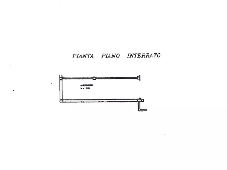 Immagine 3 di Garage in vendita  in Via Basso Acquar 127/b a Verona