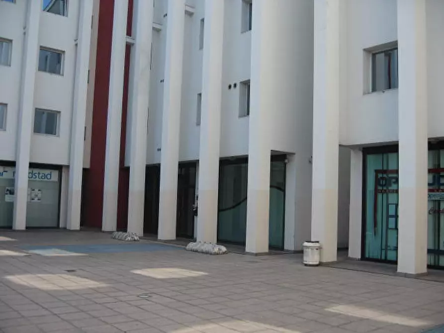 Immagine 2 di Negozio in vendita  in viale piacenza 33 a Parma