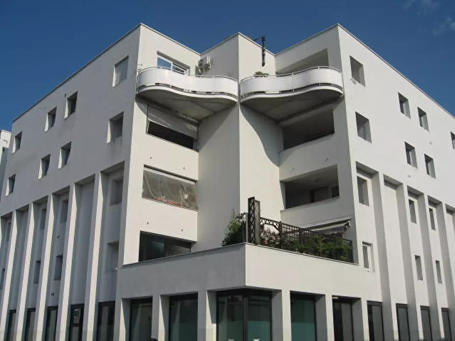 Immagine 9 di Negozio in vendita  in viale piacenza 33 a Parma