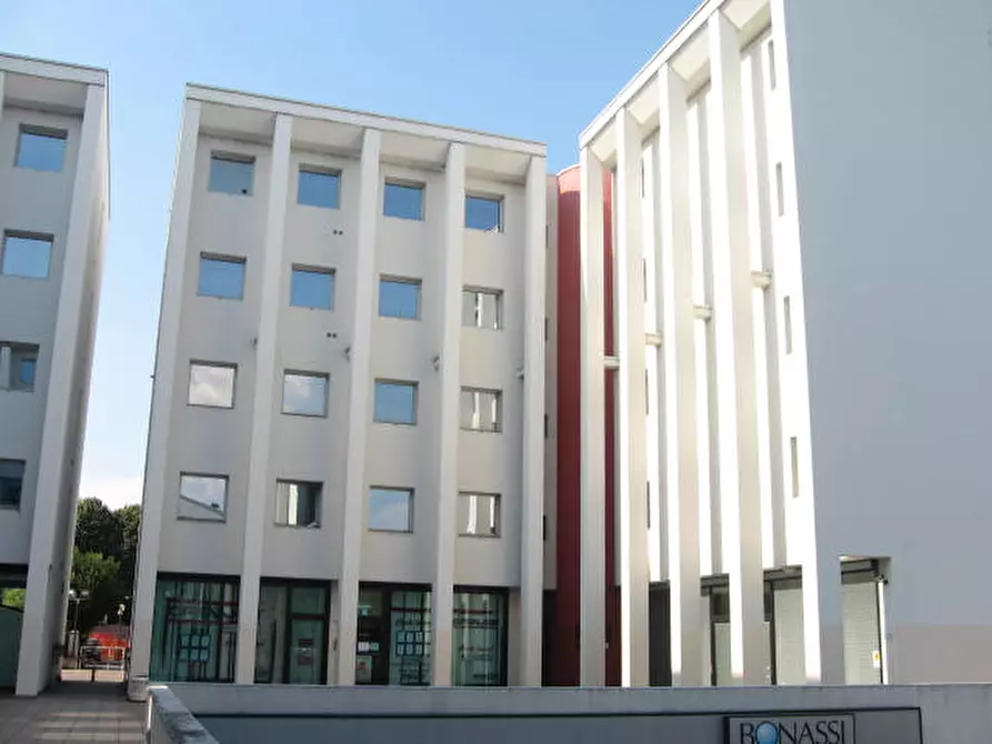 Immagine 10 di Negozio in vendita  in viale piacenza 33 a Parma