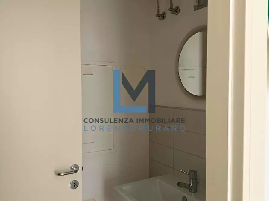 Immagine 21 di Ufficio in vendita  a Montebelluna