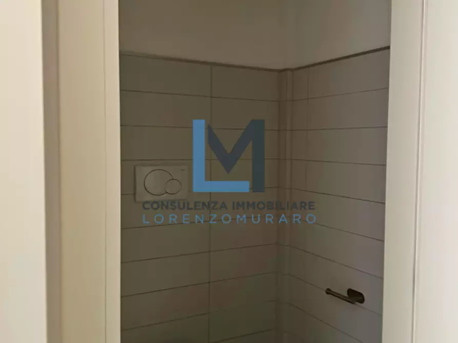 Immagine 22 di Ufficio in vendita  a Montebelluna