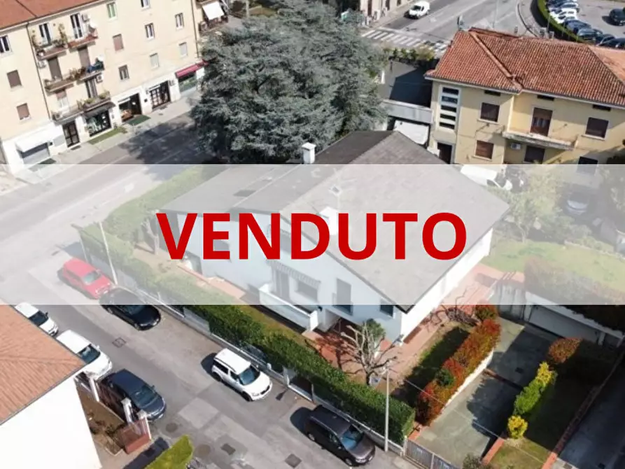 Immagine 1 di Villa in vendita  in Via Alfonsine 1 a Verona