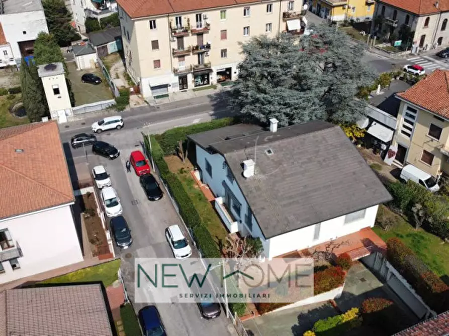 Immagine 2 di Villa in vendita  in Via Alfonsine 1 a Verona