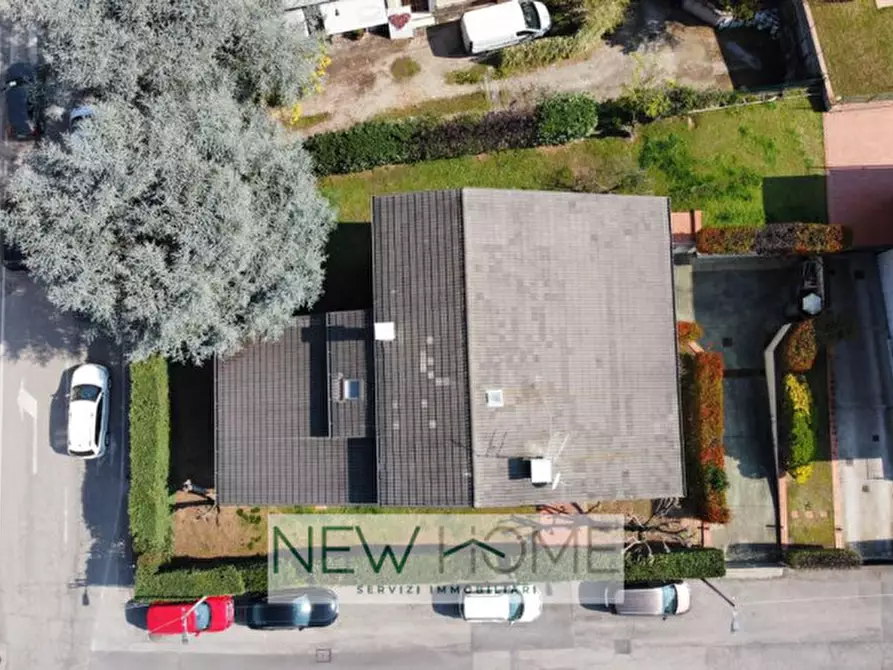 Immagine 2 di Villa in vendita  in Via Alfonsine 1 a Verona