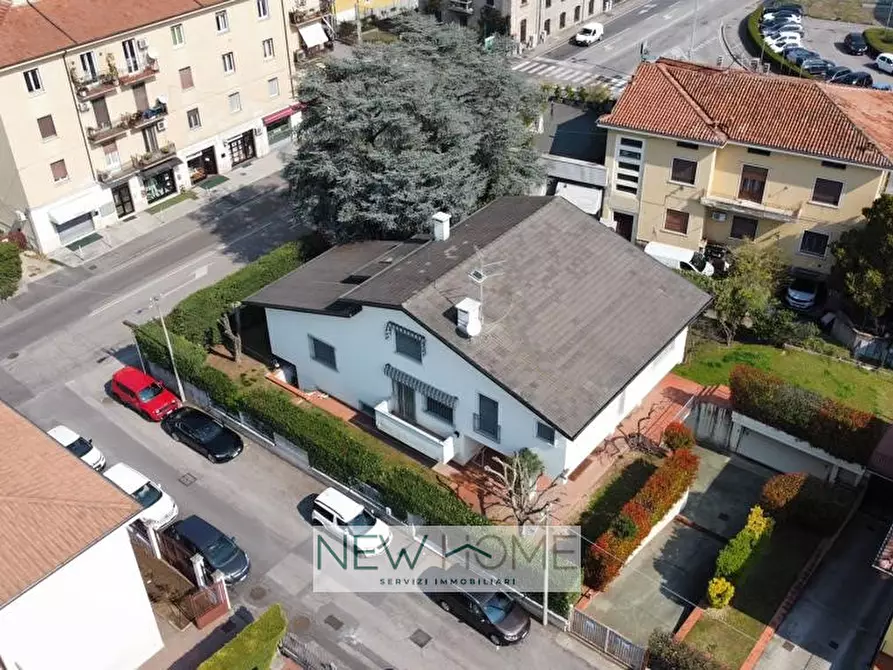 Immagine 4 di Villa in vendita  in Via Alfonsine 1 a Verona