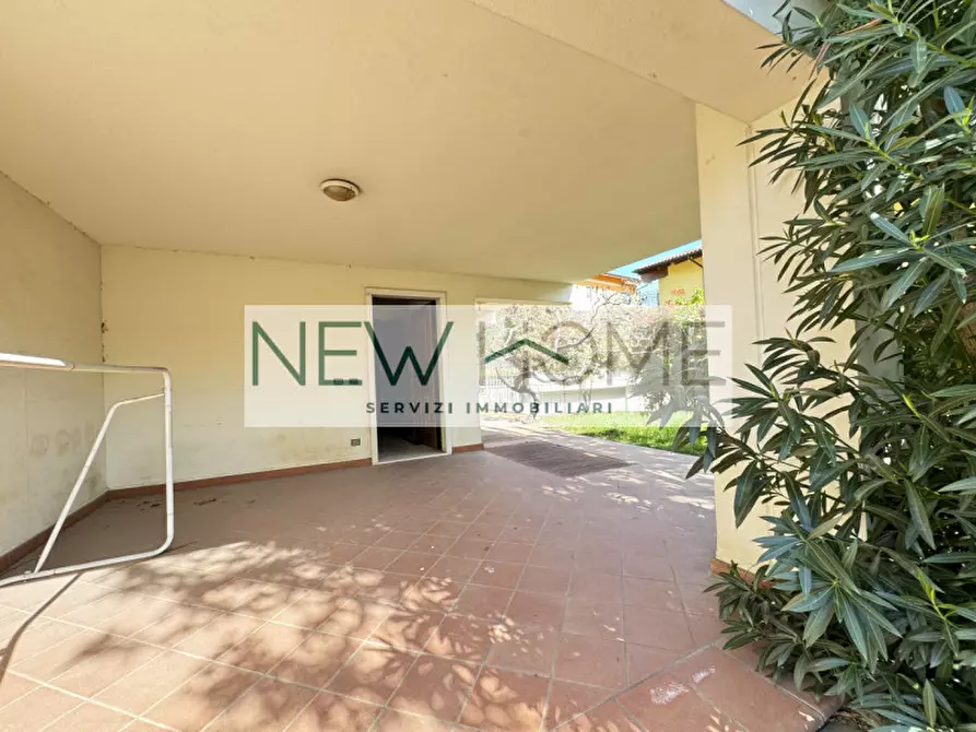 Immagine 5 di Villa in vendita  in Via Alfonsine 1 a Verona