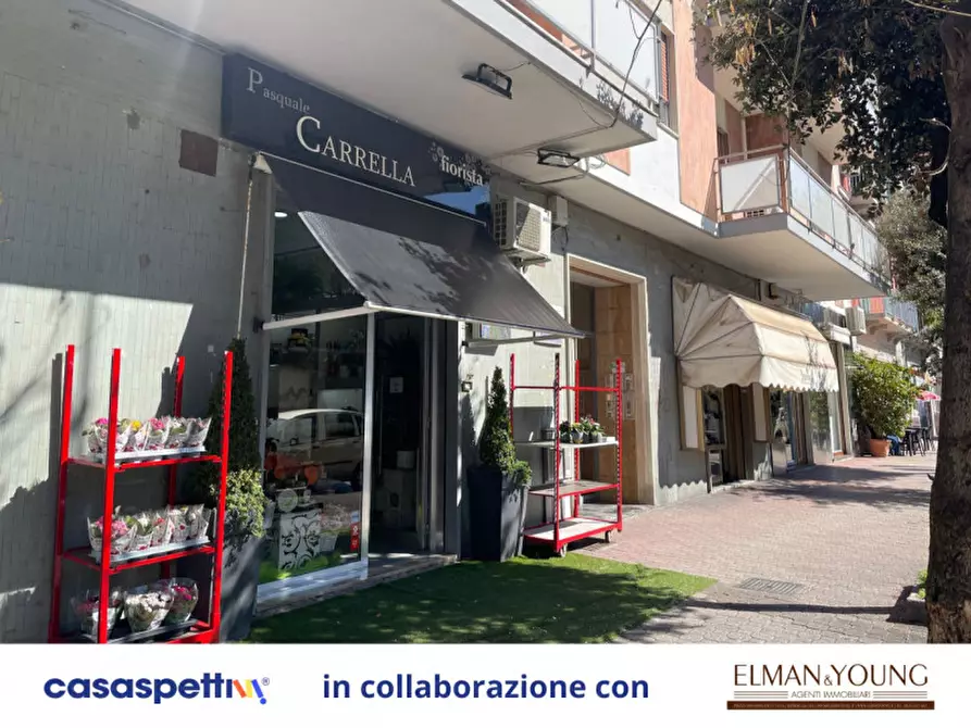 Immagine 2 di Negozio in vendita  in Via Torrione, 113 a Salerno