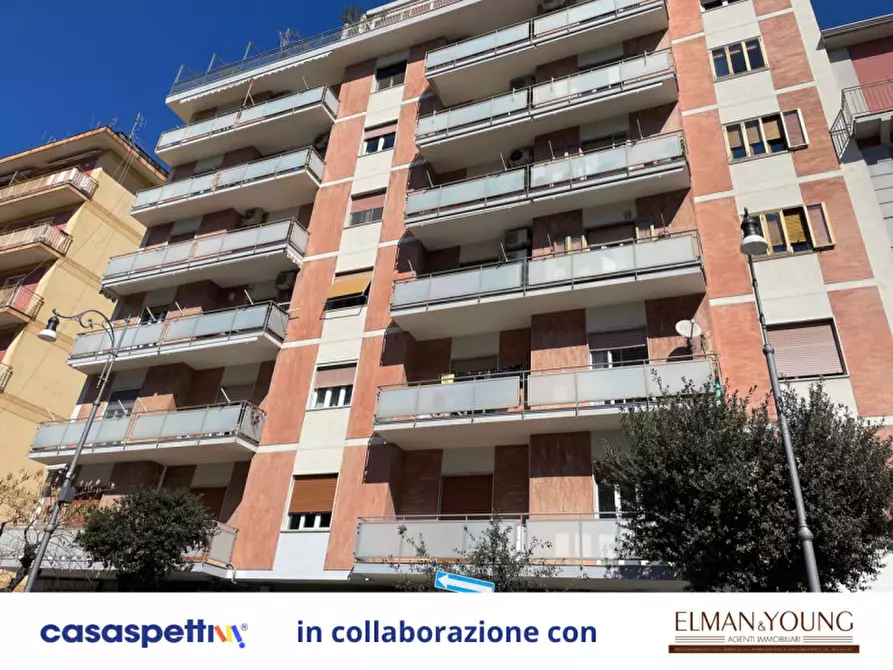 Immagine 1 di Appartamento in vendita  in Via Torrione, 113 a Salerno