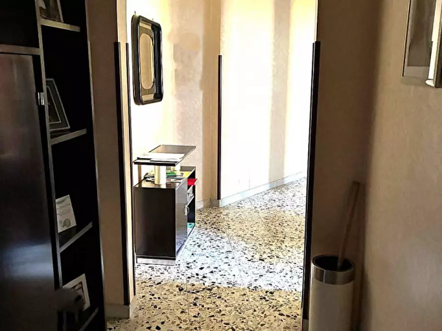 Immagine 4 di Appartamento in vendita  in Via Torrione, 113 a Salerno