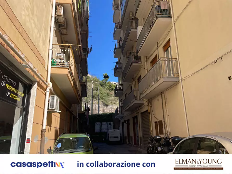 Immagine 2 di Appartamento in vendita  in Via Torrione, 113 a Salerno