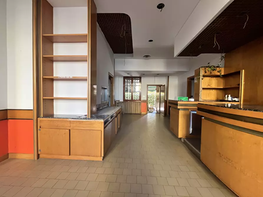 Immagine 1 di Attività commerciale in affitto  in mulino parisio a Bologna