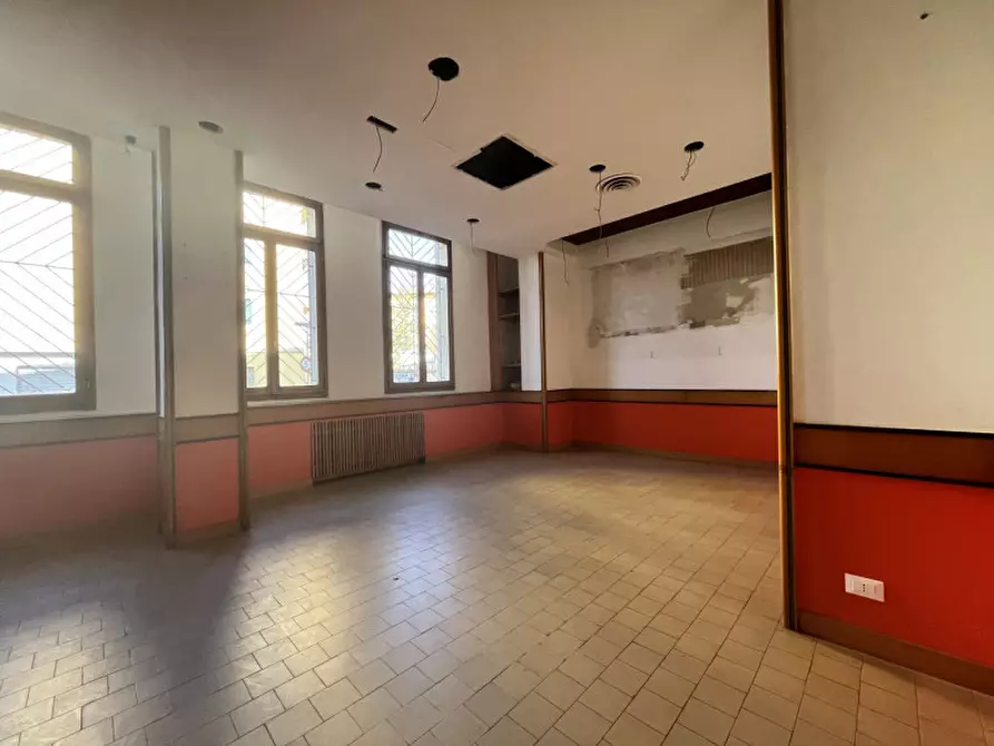 Immagine 12 di Attività commerciale in affitto  in mulino parisio a Bologna