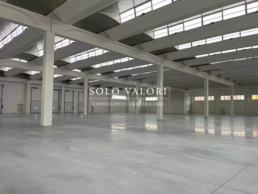 Immagine 1 di Capannone industriale in affitto  a Loria