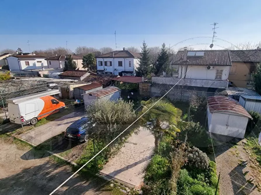 Immagine 8 di Appartamento in vendita  in viale giulio zaganelli a Massa Lombarda