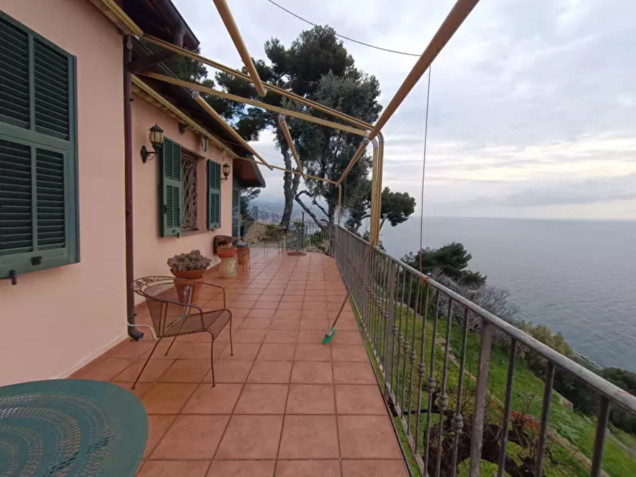 Immagine 1 di Villa in vendita  in Zona ovest a San Remo