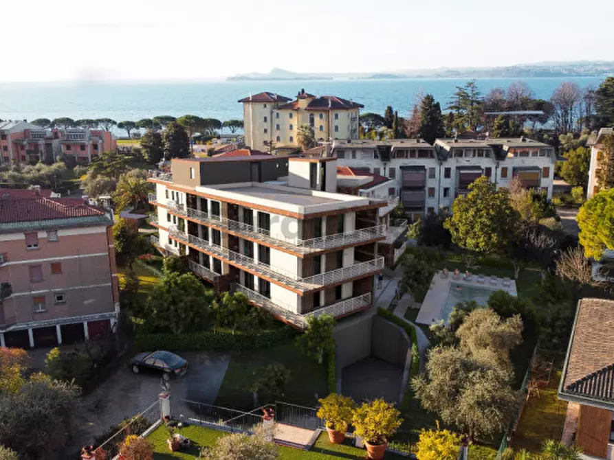 Immagine 18 di Appartamento in vendita  in Via Dante Alighieri a Toscolano-Maderno