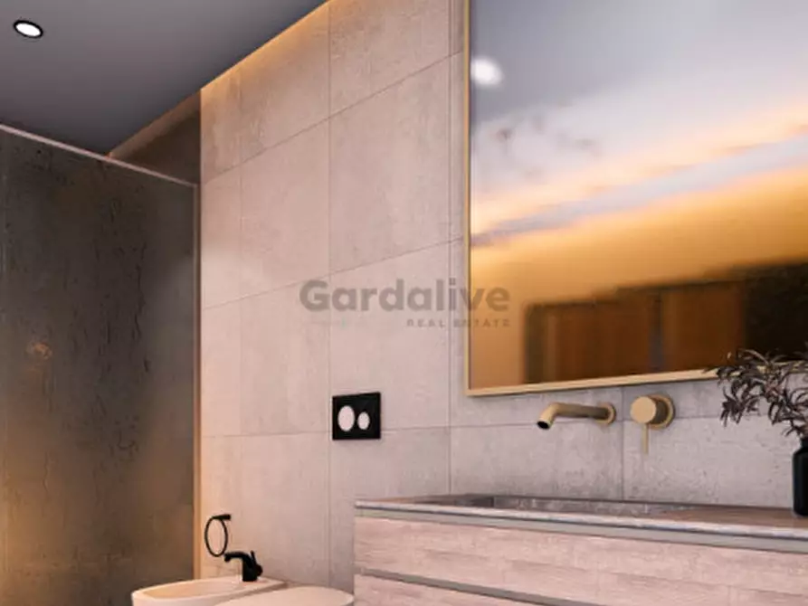 Immagine 7 di Attico in vendita  in Via Dante Alighieri a Toscolano-Maderno