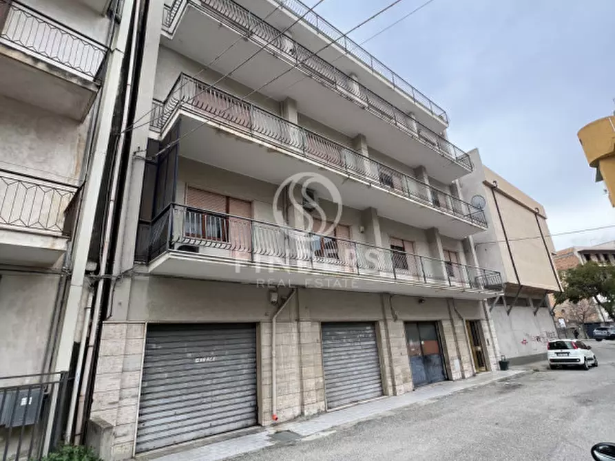 Immagine 2 di Palazzo in vendita  in VICO PETRILLINA DIR. VERSACE 15 a Reggio Di Calabria