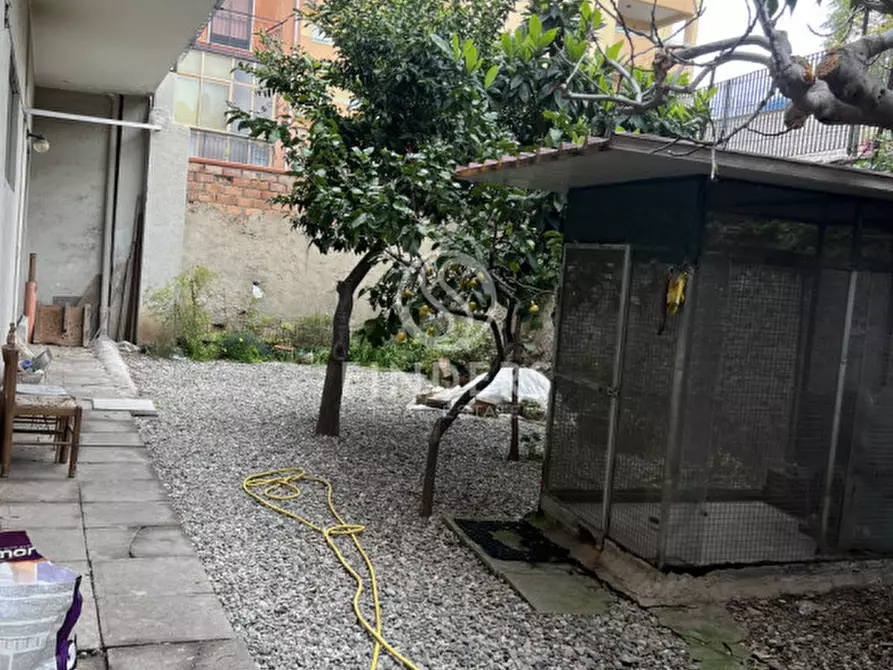 Immagine 4 di Palazzo in vendita  in VICO PETRILLINA DIR. VERSACE 15 a Reggio Di Calabria