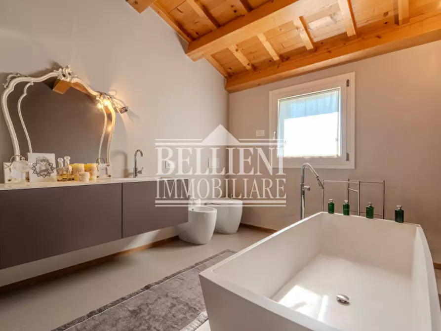 Immagine 22 di Villa in vendita  in Via Giosuè Carducci a Vicenza