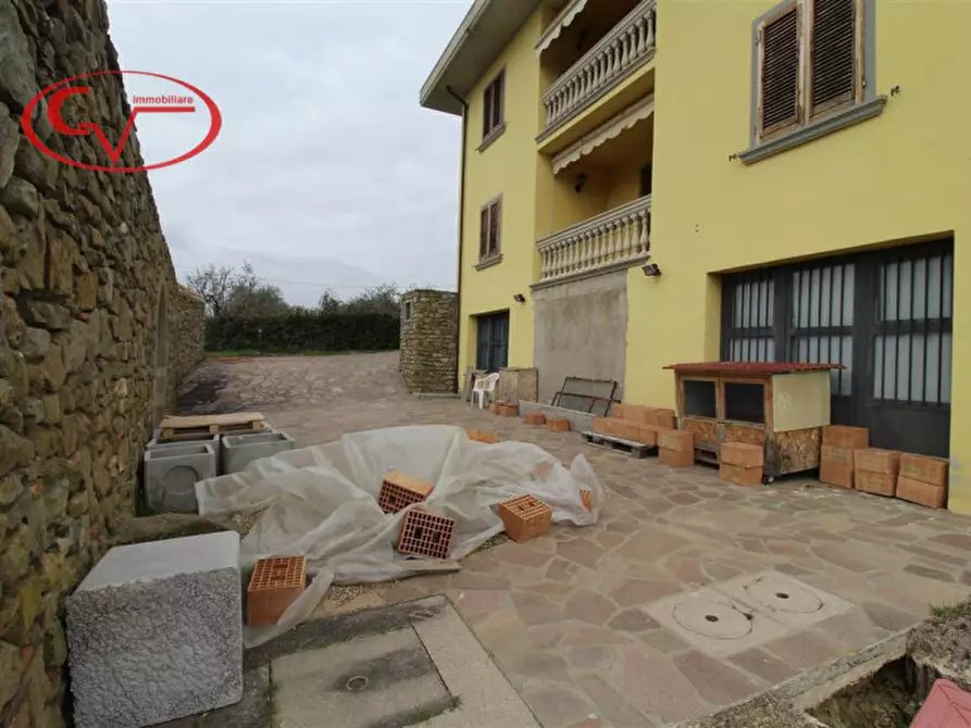 Immagine 33 di Villa in vendita  a Loro Ciuffenna