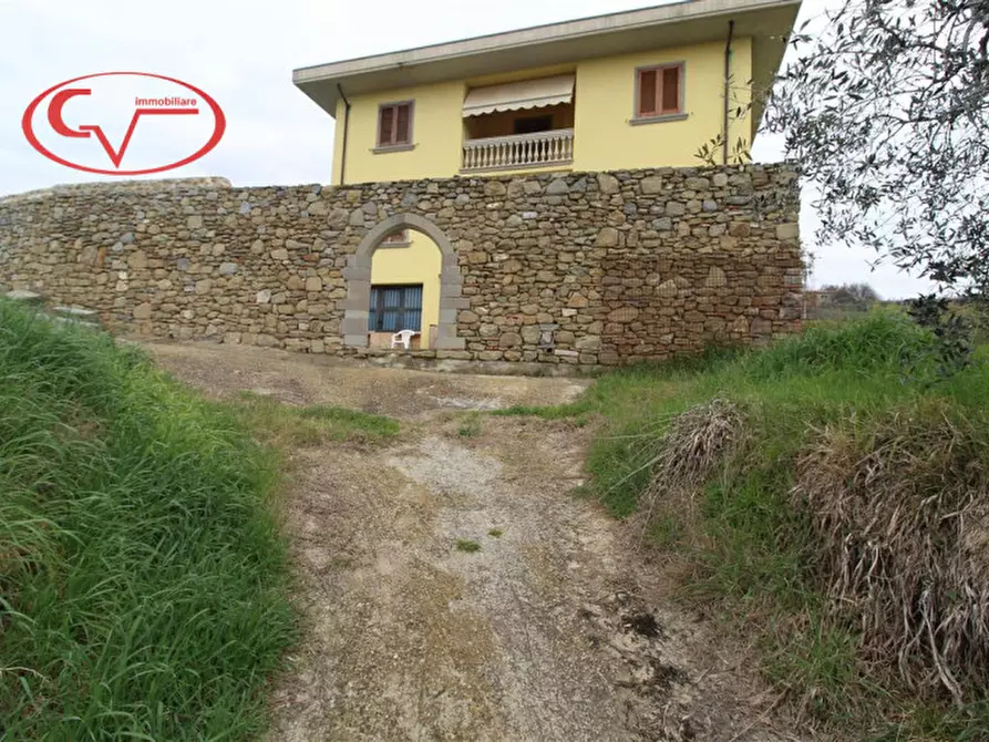 Immagine 38 di Villa in vendita  a Loro Ciuffenna