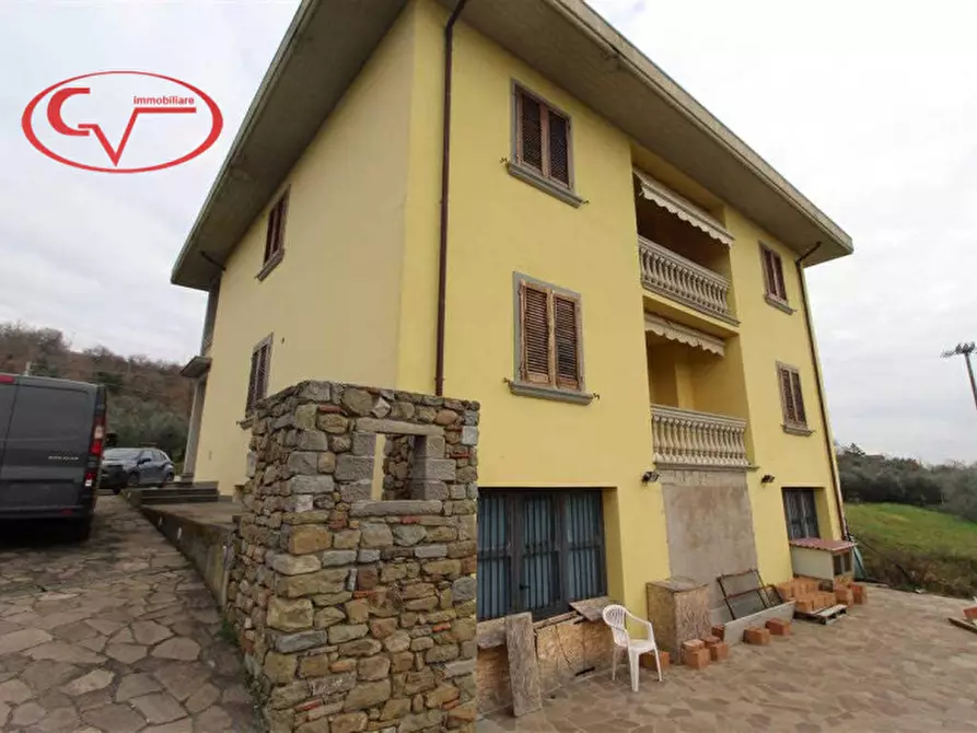 Immagine 40 di Villa in vendita  a Loro Ciuffenna