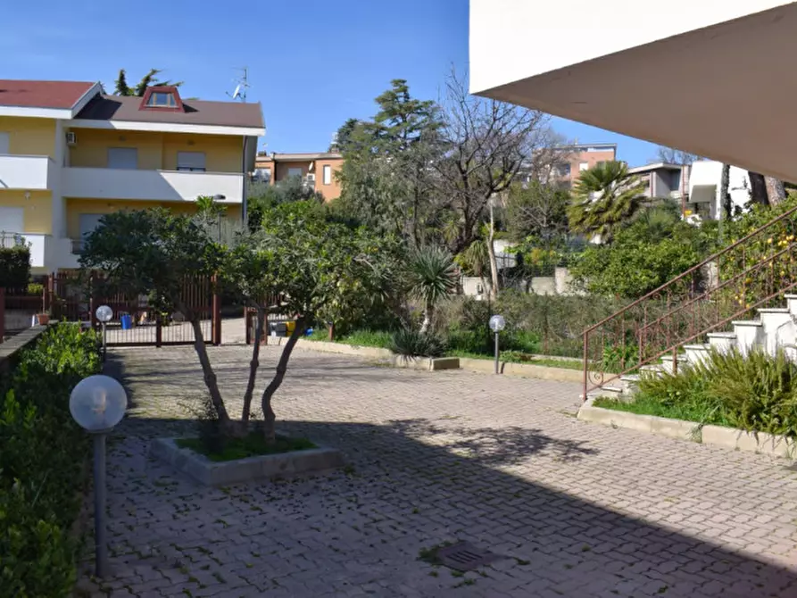 Immagine 1 di Casa bifamiliare in vendita  in Via Monte dei Fiori a Pescara
