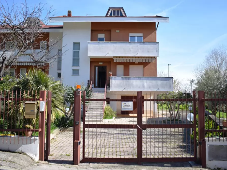 Immagine 24 di Casa bifamiliare in vendita  in Via Monte dei Fiori a Pescara