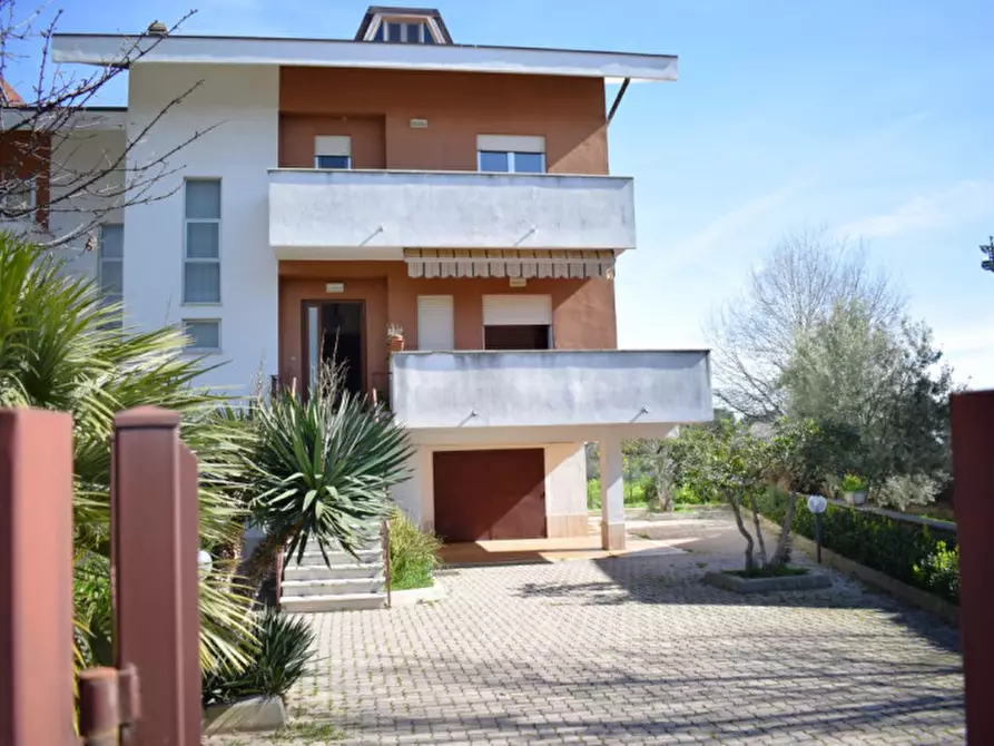 Immagine 25 di Casa bifamiliare in vendita  in Via Monte dei Fiori a Pescara