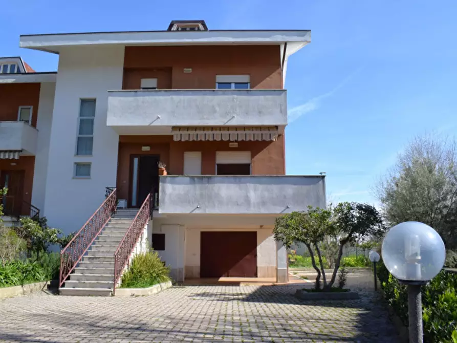 Immagine 26 di Casa bifamiliare in vendita  in Via Monte dei Fiori a Pescara
