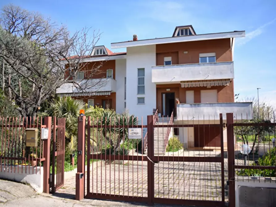 Immagine 27 di Casa bifamiliare in vendita  in Via Monte dei Fiori a Pescara