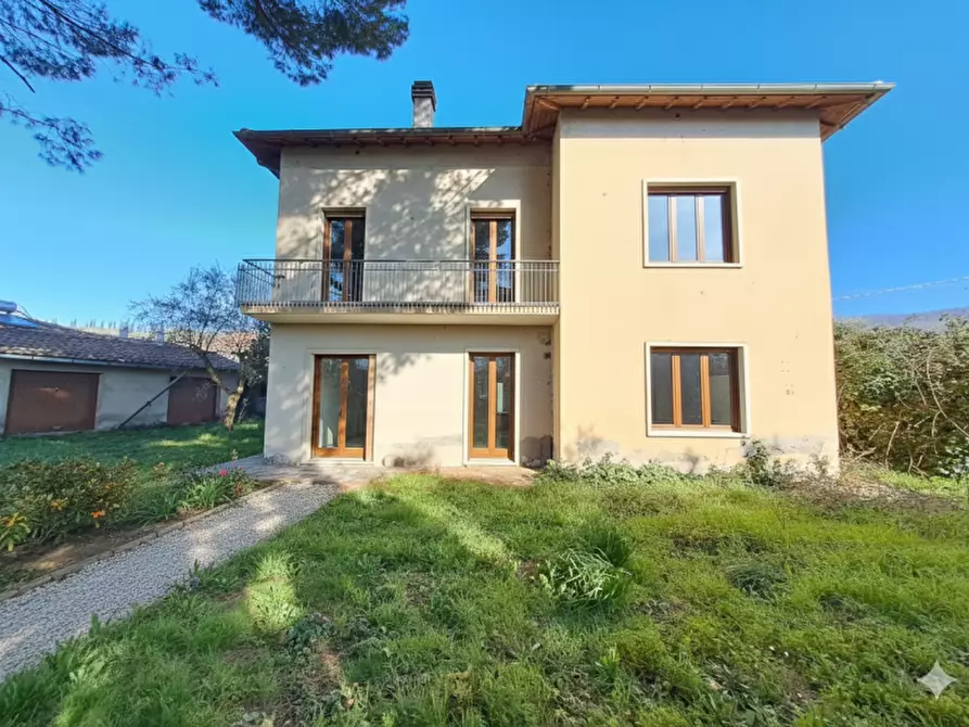 Immagine 2 di Casa indipendente in vendita  in Via Perugina a Passignano Sul Trasimeno