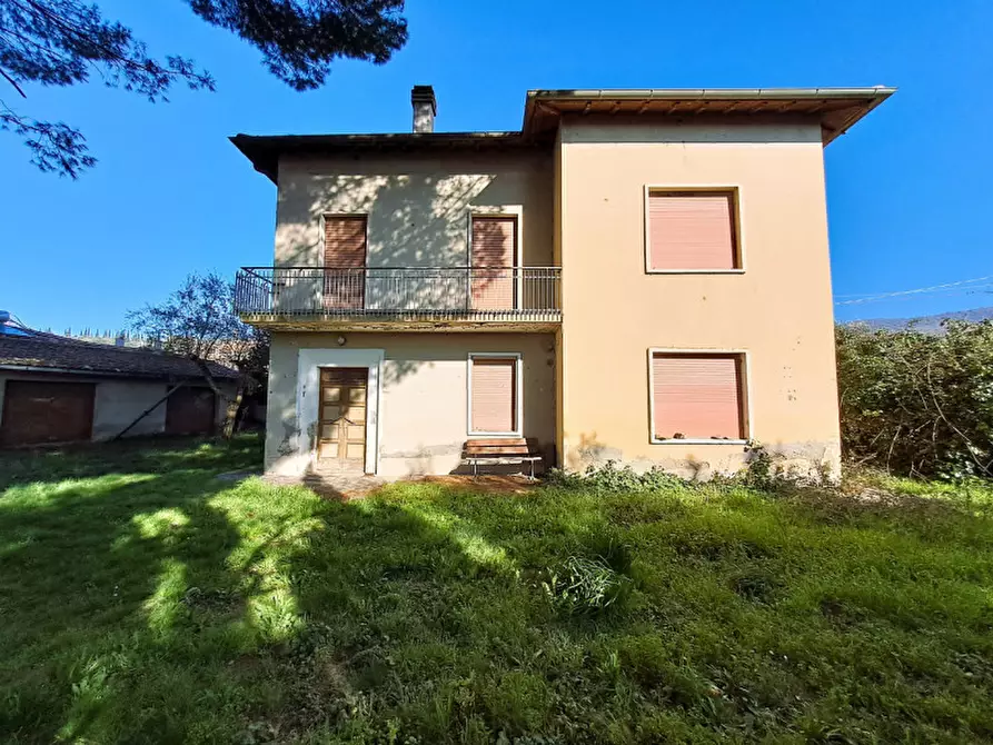 Immagine 4 di Casa indipendente in vendita  in Via Perugina a Passignano Sul Trasimeno