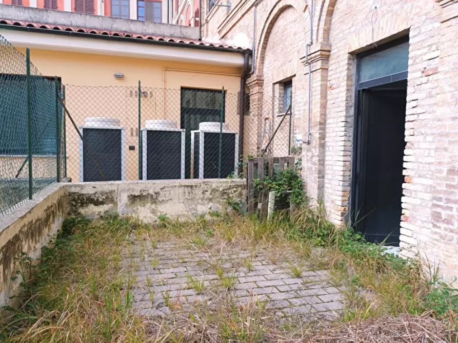 Immagine 2 di Negozio in vendita  in VIA CONTE DI RUVO 141 a Pescara